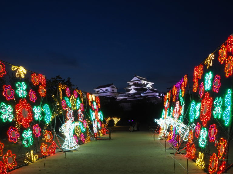 松山城のライトアップ
