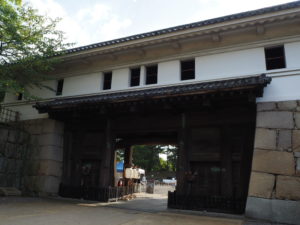 丸亀城一の門