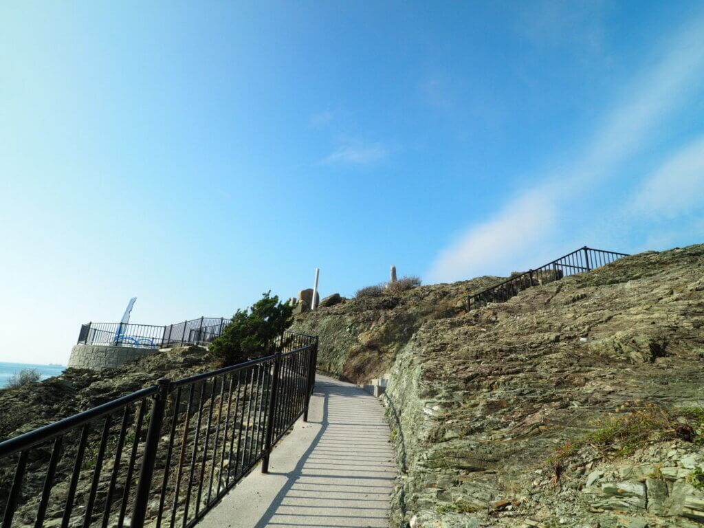 佐田岬灯台への道