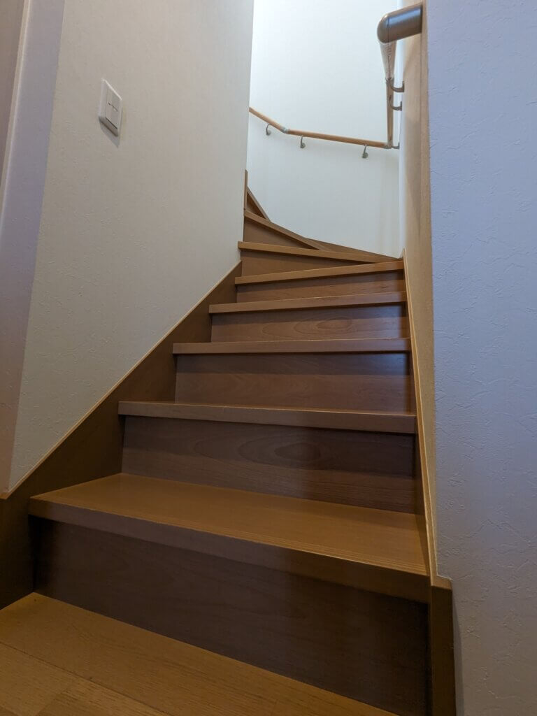 自宅の階段