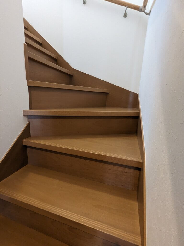 自宅の階段